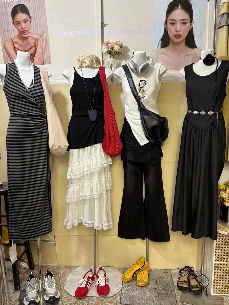 从“懒店主”到“模特拍板” 箱包首日拍摄实录