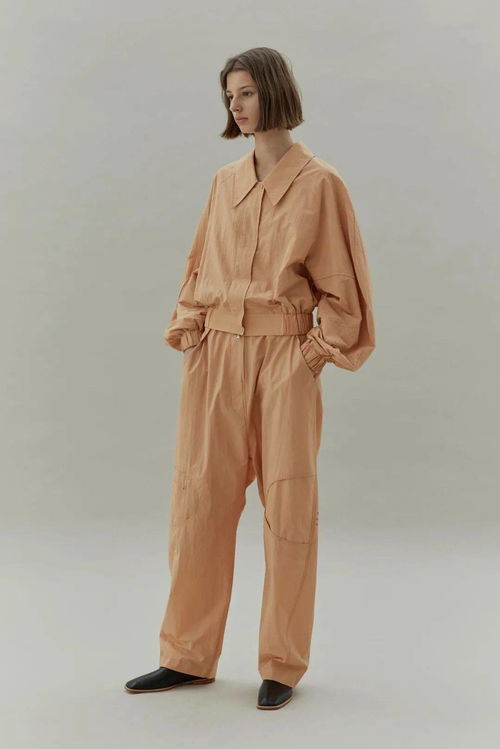 Gigi Hadid与Lisa私服穿搭盘点 揭秘她们最爱的10个小众宝藏品牌（鞋帽篇）